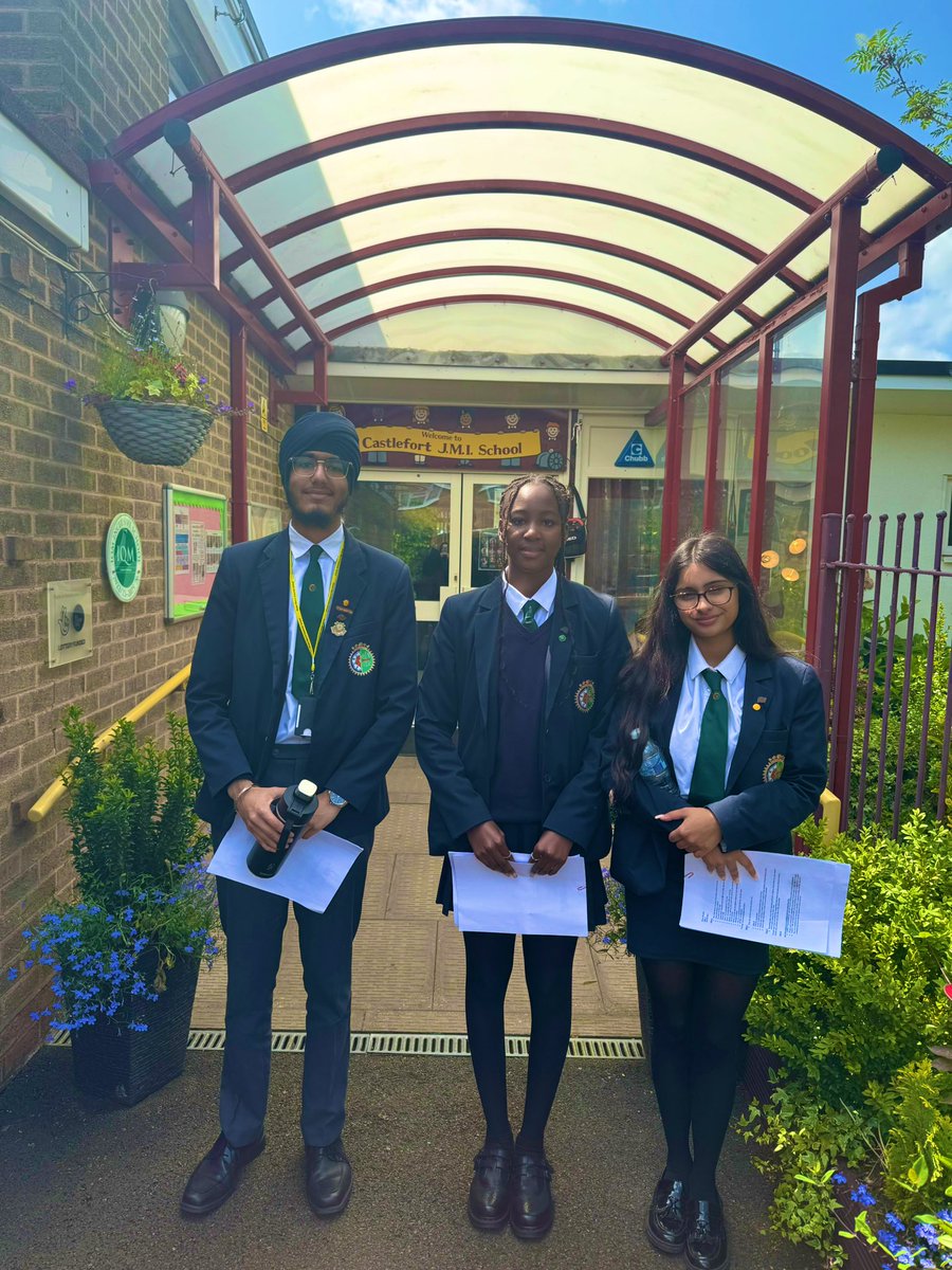 QMGS_CYM's tweet image. CYM Mental Health Team were back at another primary school today to present session 2 of DIGITAL DETOX Workshop. This team was lead by Kenya, Ria & Agamjot. They presented an interactive & informative session to Yr 6’s at @CastlefortJMI.
Thank you for inviting us to your school!