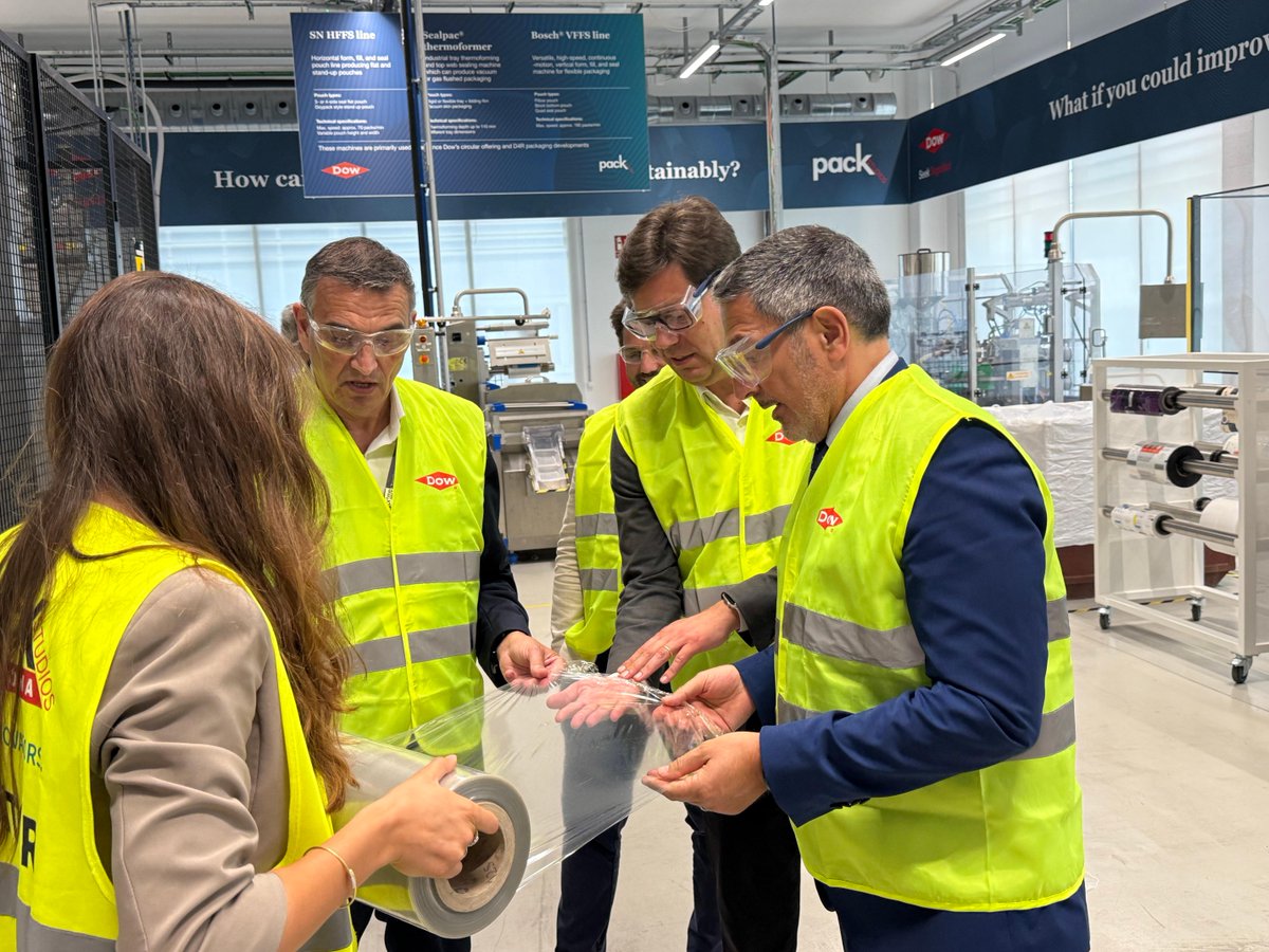 Dow Tarragona (@dowtarragona) on Twitter photo 🤝 Agraïts per la visita aquest dilluns del <a href="/ConsellerSamper/">Miquel Sàmper</a> i del director general d’Indústria, <a href="/XavierRocaRamon/">Xavier Roca</a>.
♻️ La trobada ha servit per presentar el nostre full de ruta per assolir la descarbonització i per explicar la feina realitzada en l’àmbit de la circularitat. 🤝 Agraïts per la visita aquest dilluns del <a href="/ConsellerSamper/">Miquel Sàmper</a> i del director general d’Indústria, <a href="/XavierRocaRamon/">Xavier Roca</a>.
♻️ La trobada ha servit per presentar el nostre full de ruta per assolir la descarbonització i per explicar la feina realitzada en l’àmbit de la circularitat.