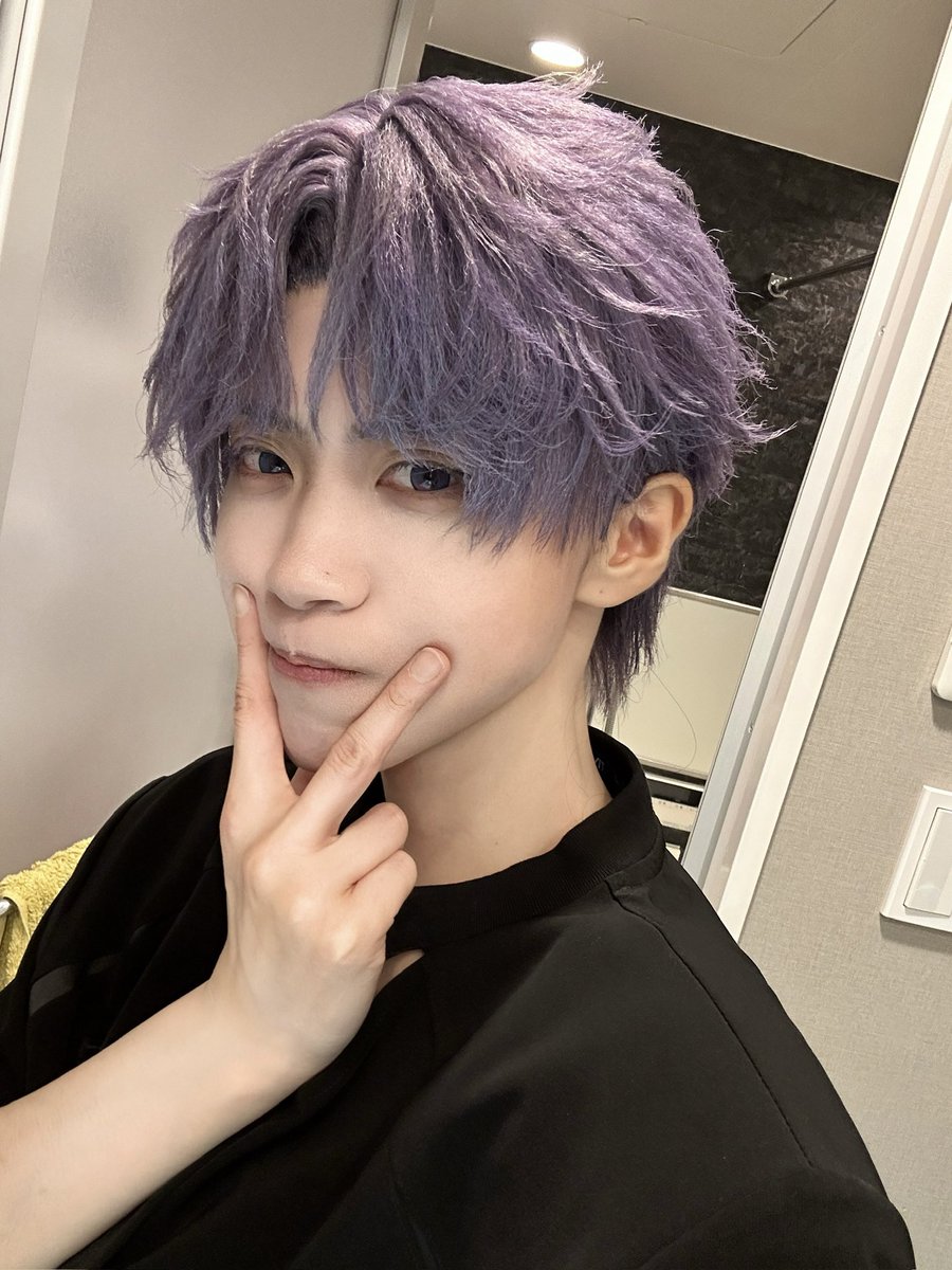 - L O S T - tweet media