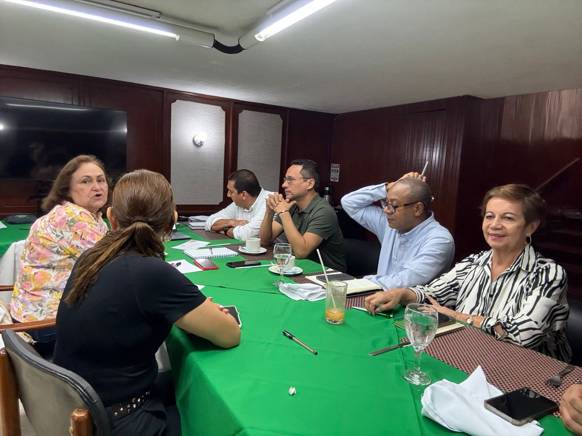 Hoy, junto a la Junta Asesora, realizamos un taller de alineación de señales y capacidades para la gestión 2025-2030.

Contamos con la orientación del equipo de innovación de @censgrupoepm.

¡Gracias <a href="/DianaLisethCh/">Diana Chaustre</a> y <a href="/m_valentina_ai/">Maria Valentina Garcia</a> por su guía y aportes!