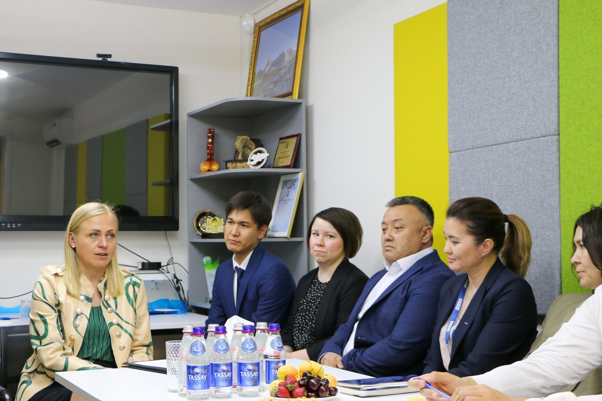 📍The OSCE Chairperson-in-Office, Finland’s Minister for Foreign Affairs Elina Valtonen met with the OSCE Programme Office in Astana team. 

📸A warm exchange and a memorable group photo!