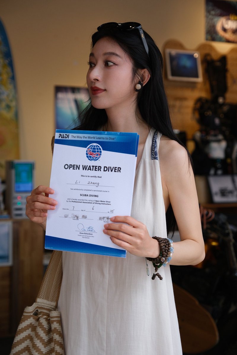 #ZhangLi’s studio shares new snaps

More - weibo.com/5590043013/517…