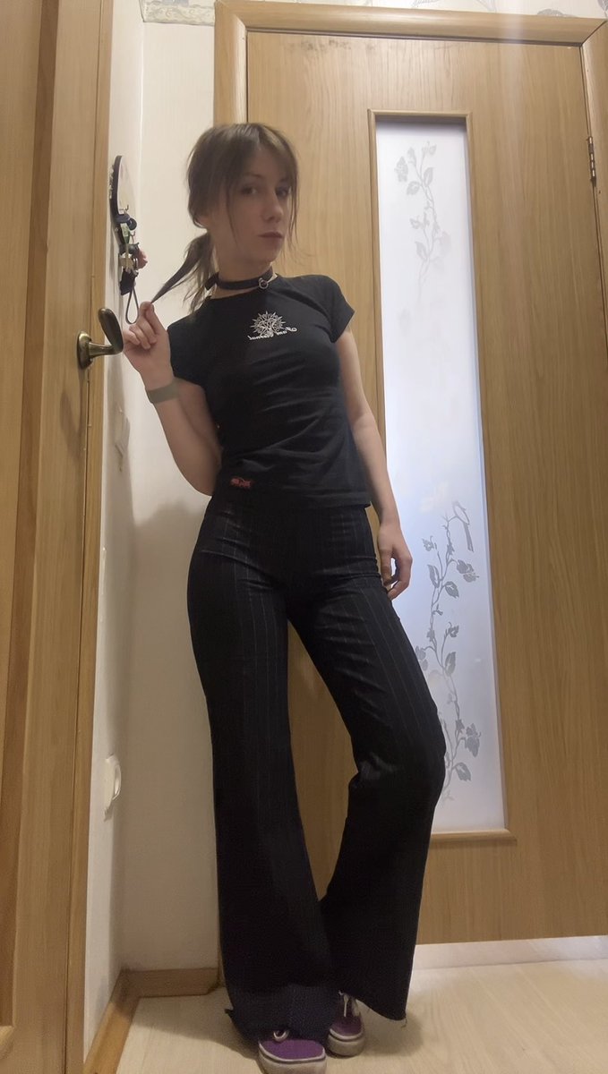 Пока нет зеркала, забыла как выгляжу. Сфоткалась, довольна.