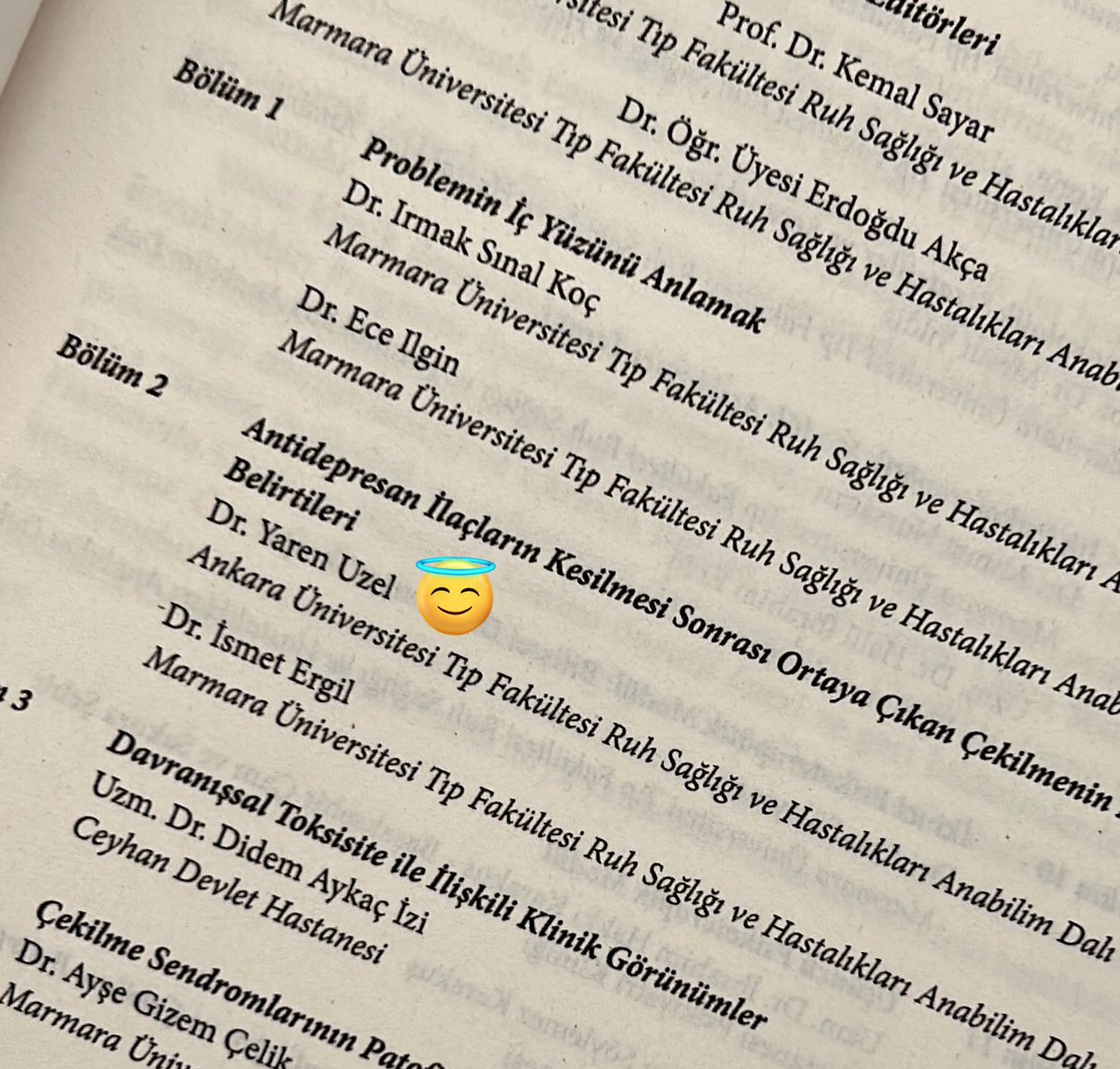Marmara psikiyatri ekibiyle çevirdigimiz; psikiyatride ilk kitap çevirisi deneyimim, yayınlandı 🥹🤓 <a href="/erdogduakca/">Erdoğdu Akça</a> ve <a href="/mkemalsayar/">Kemal Sayar</a> hocalarıma  teşekkür ederim 🥲