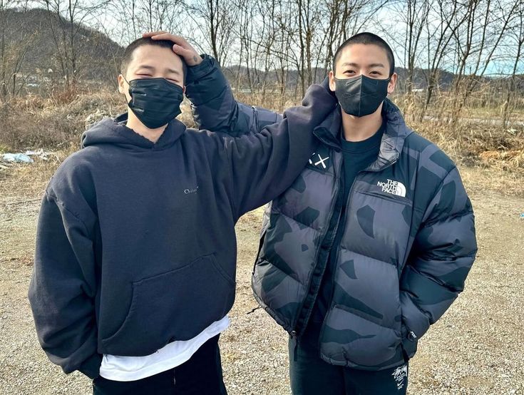 mhereonlyforbts's tweet photo. Jimin and Jungkook have completed their military service!! They will be both be discharged TODAY!

JIMIN IS COMING
JIMIN RETURNS TODAY
JUNGKOOK IS COMING BACK 
JUNGKOOK RETURNS TODAY
#WelcomeHomeJungkook 
#WelcomeHomeJimin https://t.co/jaSvvh6MCn