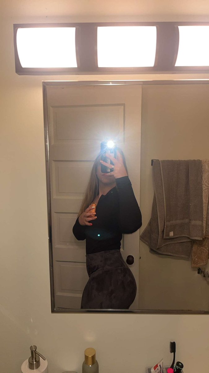 sadiemaebae's tweet photo. Serving curves and confidence—handle with care 💅 https://t.co/ebOqR6XGjX