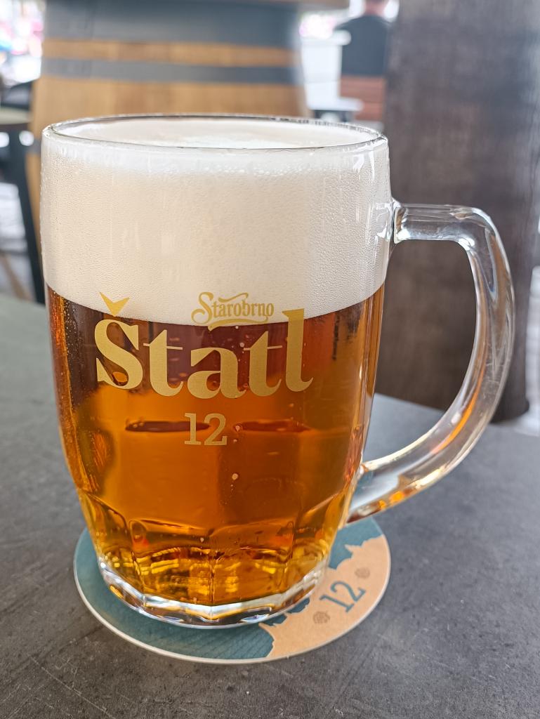 Špicové hrnek 👍
Zlatá loď, Svoboďák, šaliny, čtyři betelné škopky a včil na rolu a zpátky za cajzlama do Práglu. Bylo to krásné poetické odpoledne. ❤️