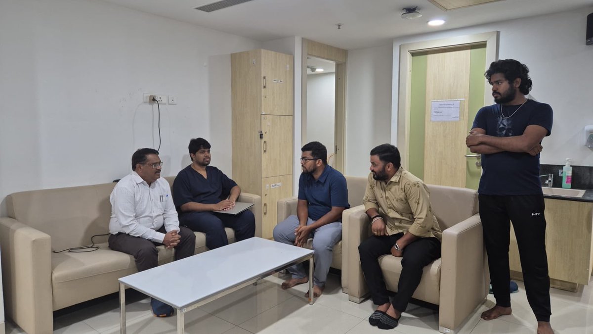 *చిన్నారి సహస్రకు అండగా ఆరోగ్యశాఖ మంత్రి దామోదర రాజనర్సింహ*

*ఉచితంగా వైద్యం‌ అందించాలని ఉన్నతాధికారులను ఆదేశించిన మంత్రి*

ఈ నెల 5న పెద్దపల్లి జిల్లాలో జరిగిన ఓ రోడ్డు ప్రమాదంలో, అదే జిల్లాలోని బసంత్‌నగర్‌కు చెందిన గుంటిపల్లి రాము, ఆయన భార్య అనూష మరణించారు. వీరి మూడున్నర