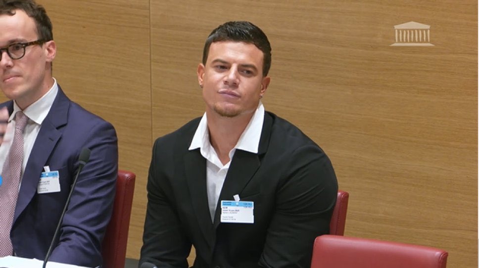 🇫🇷 FLASH | "Je pense être un modèle pour la jeunesse", affirme l’influenceur AD Laurent à l’Assemblée Nationale.