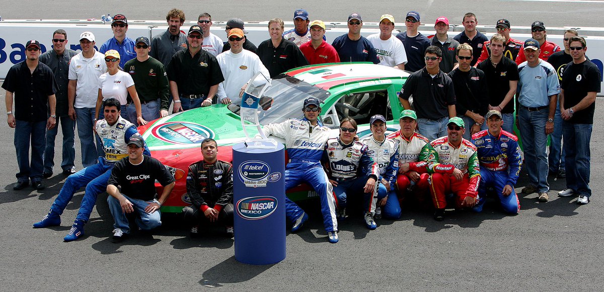 The field for the inaugural @NASCAR_Xfinity race in Mexico City poses for a picture in 2005.