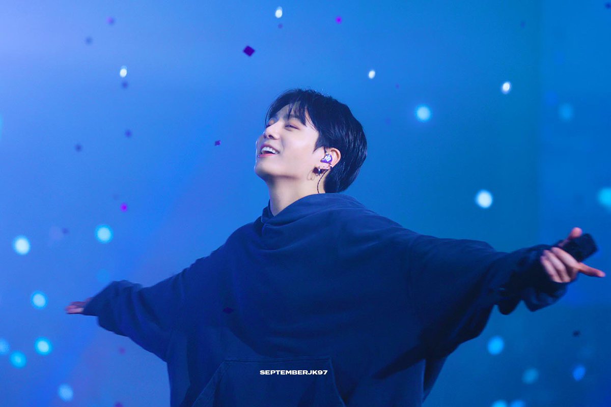 SeptemberJK97's tweet photo. D-DAY
정국 강아지 수고했어 🫳🫳안아..૮₍ ɞ̴̶̷ ·̫ ɞ̴̶̷ ₎ა

#정국 #JUNGKOOK #BTS @BTS_twt https://t.co/jWDXD4wJHG