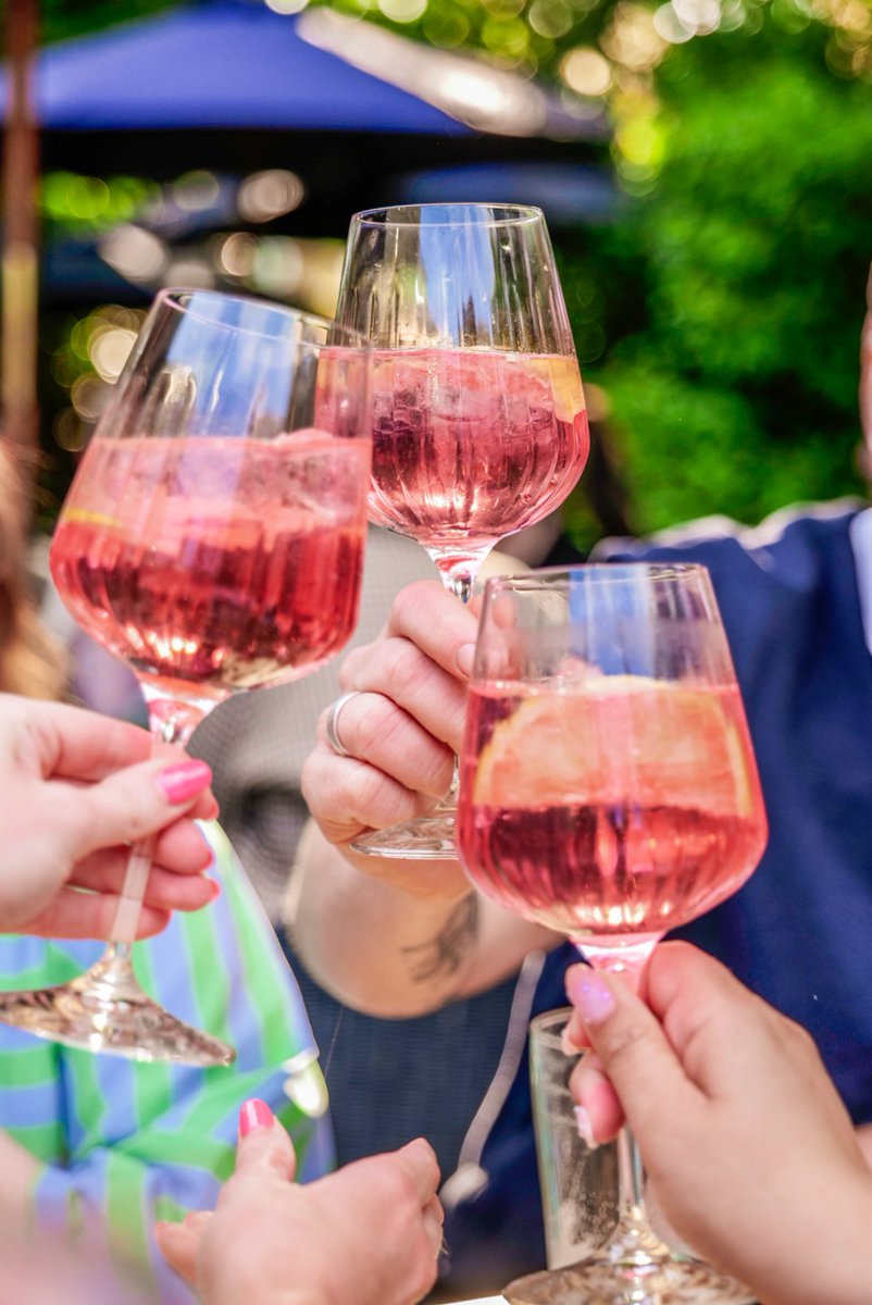Download our Young’s On Tap App and redeem a free Rhubarb Rosé, with Lillet Rosé aperitif and Fever-Tree Rhubarb and Raspberry from our summer-sipping spritz menu (by using the code RHUBARBROSE) 🍹 

#spritz #lilletrosé #youngs #youngspubs #wandsworth #wandsworthpark