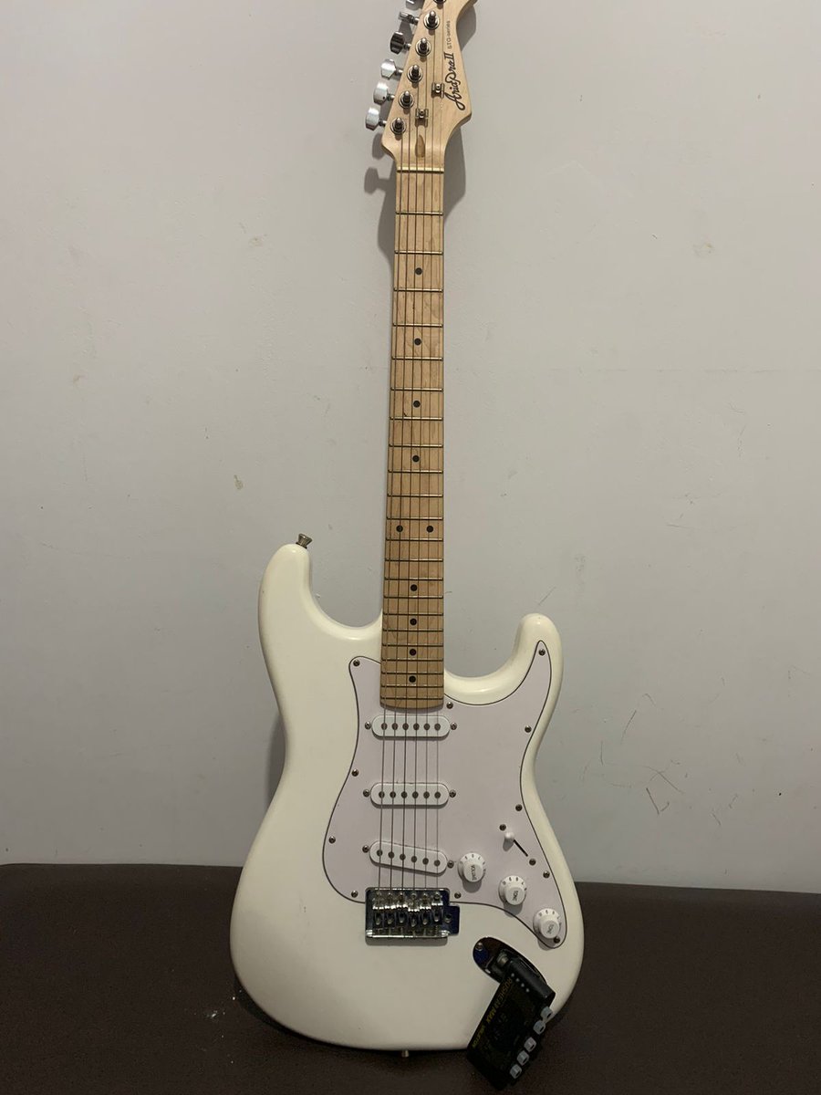 (🤍 and 🔄 are very appreciated (˶˃ ᵕ ˂˶)!)
🌷 Help Like / RT

WTS // want to sell  🎸 Aria Pro STG003 Stratocaster Maple FB Olympic White Electric Guitar.  
💸 Take all: 2.800k (boleh nego tipis)
—
📍Batam

details below!