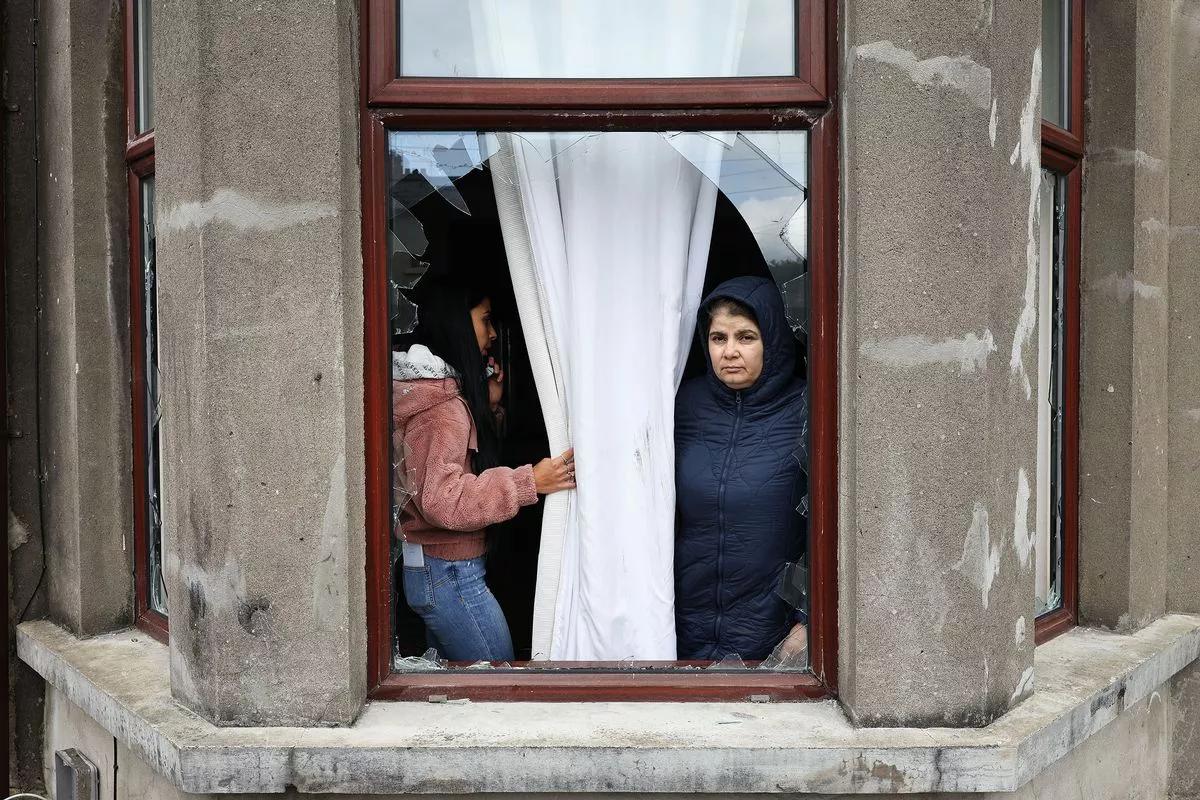 Cairnlodge1's tweet photo. Not so poor #Roma #Gypsies.  Possibly the 3rd #rapist. Boasting to take on the Northern Irish country! https://t.co/qFJvX6DBc6