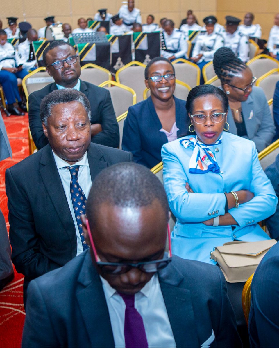 📍Ikulu, Dar es Salaam | Juni 10, 2025

Viongozi wa CBE wakiongozwa na Prof. Zacharia Mganilwa na Prof. Edda Tandi Lwoga wamehudhuria hafla ya Gawio na Michango kutoka Taasisi na Mashirika ya Umma, ikiongozwa na Mhe. Rais <a href="/SuluhuSamia/">Samia Suluhu</a> 🇹🇿

#CBE #Gawio2025 
#CBEforBusinessEducation