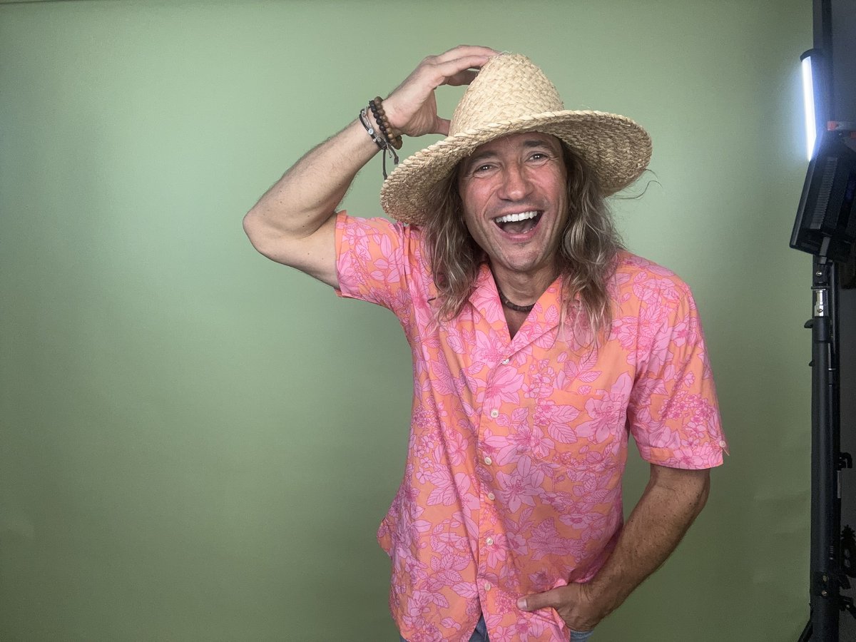 Hoboken Summer Fun fave Ron Albanese- AKA Polka Dot- is bringing sunshine and good times to 7th &amp; Jackson Plaza today, June 10, from 6:30 - 7:30, as part of the Family Fun series. Come sing along and get silly!
Download the Summer Fun Schedule: hobokennj.gov/departments/cu…