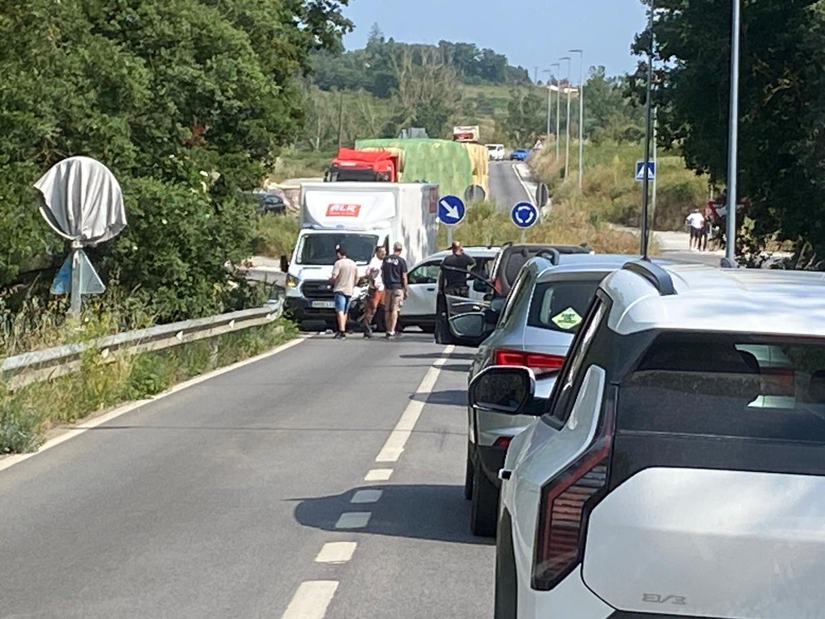 🚧 Un accident a la rotonda del Vapor de Castellterçol (C-59) ha obligat a tallar el trànsit en els dos sentits.  

Estem recollint més informació i actualitzarem aviat.