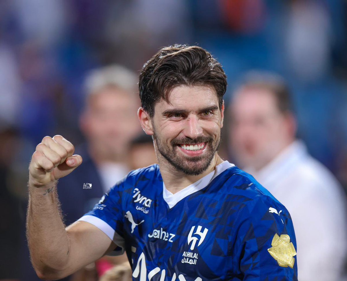 احتاج اشوف نسخة مُختلفة وبرايم اقوى وعقلية اعظم ..

اقسم بالله اني متأمل فيهم بوجود انزاغي 💙