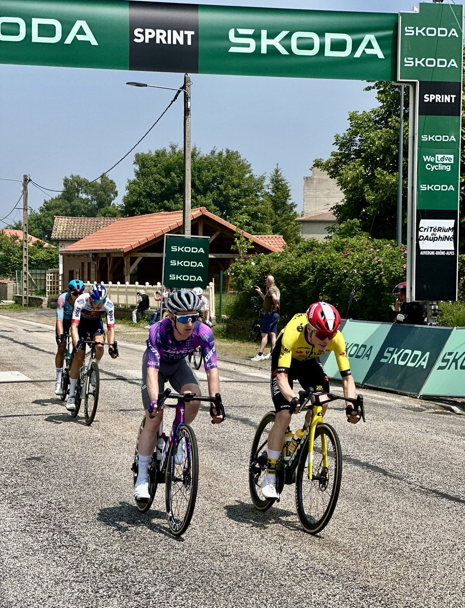 Sur le <a href="/dauphine/">dauphine</a> passage des coureurs au sprint de la <a href="/Abb_ChaiseDieu/">La Chaise-Dieu, rayonnante abbaye</a> ! 
#skoda #cyclisme <a href="/LeTour/">Tour de France™</a>