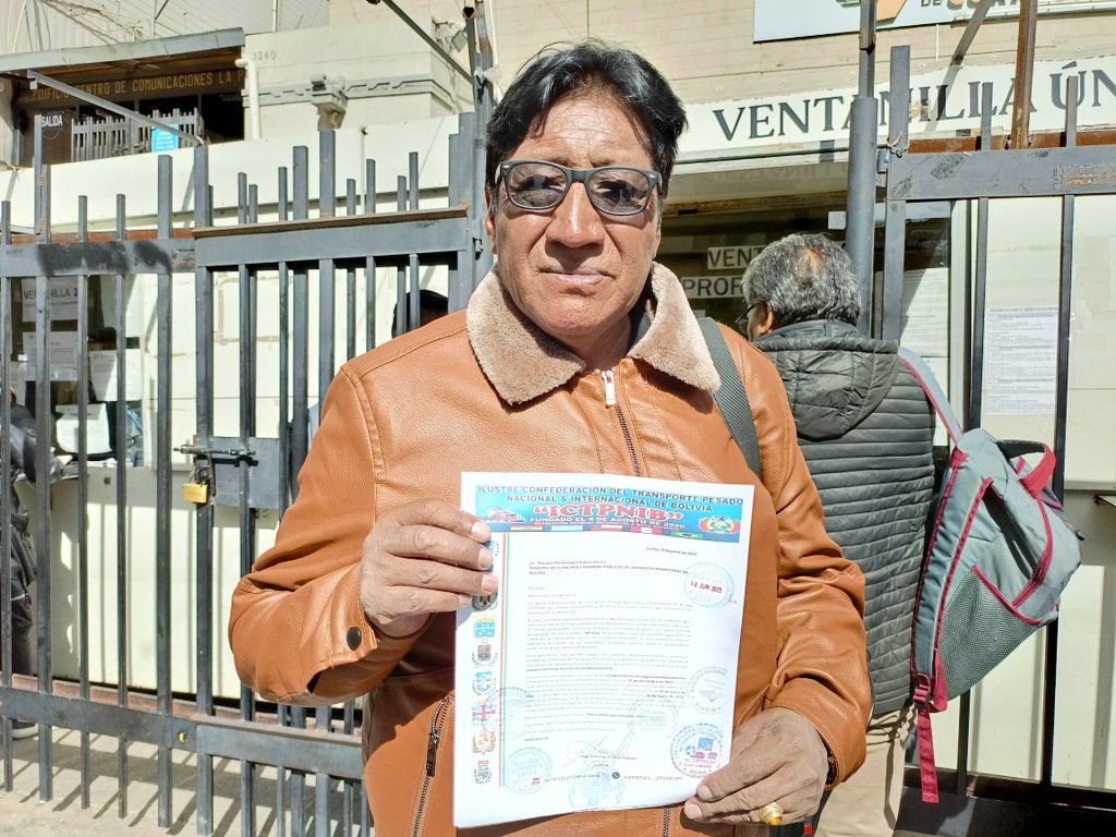 ArminCopa's tweet image. #deÚltimo
Transporte Pesado se declara en quiebra y anunciaron que desde hoy dejarán de pagar sus créditos pendientes con los bancos hasta que el Gobierno apruebe un periodo de un año de gracia, debido al perjuicio por la falta de combustible, divisas y los bloqueos.