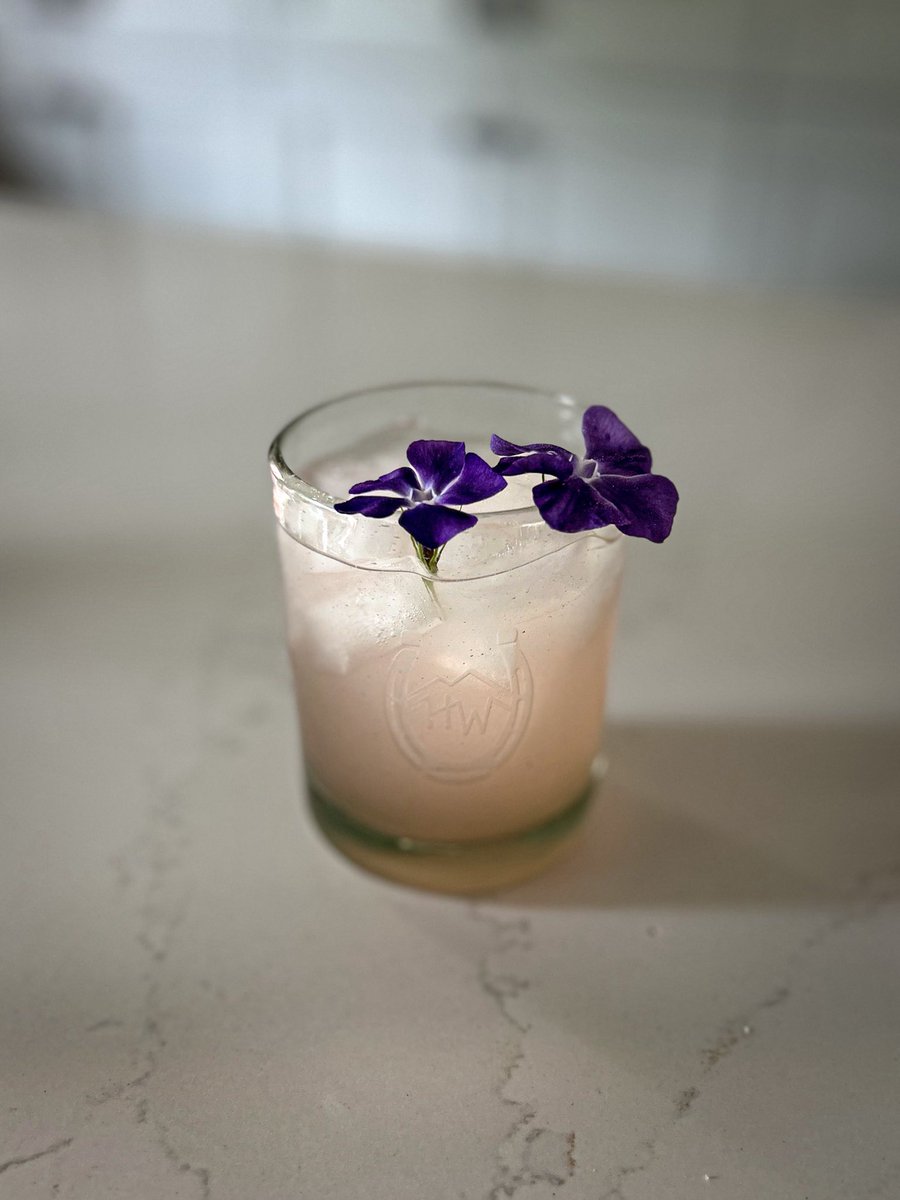 isaaczwinter's tweet image. A distillery bar isn’t a showroom—it’s an innovation lab. Here’s how we keep cocktails fresh at High West. 🥃🧪
#WhiskeyTwitter #CraftCocktails #DistilleryLife #BarLab #Whiskey #Mixology (1/6)