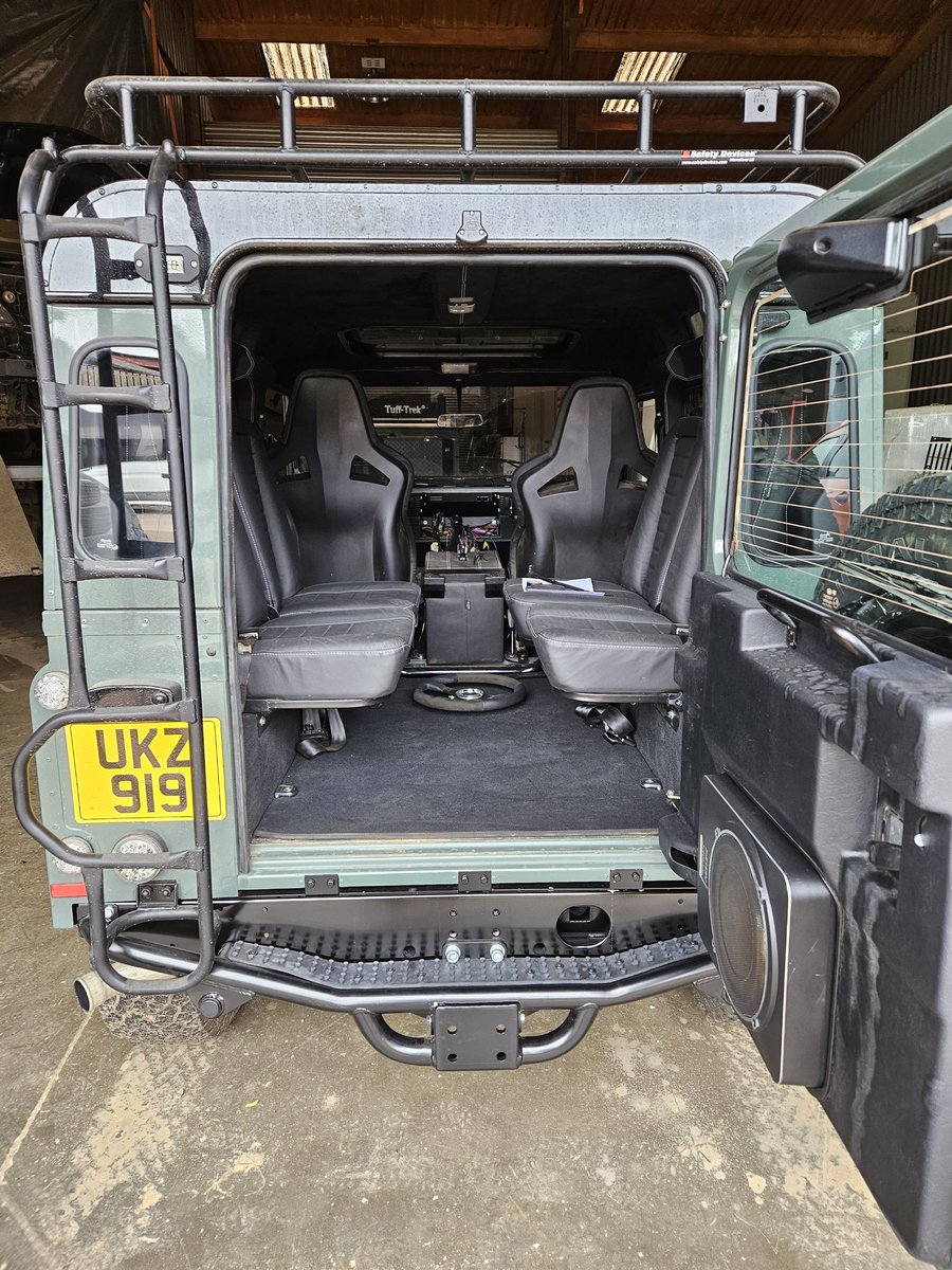 pb_customs's tweet photo. Defender overhaul. 
This neglected 90 in for a complete go through and sort .
Changing / upgrading the original .
#Defender #Exmoortrim #optimil #safetydevices #4x4specialist #pbcustoms #raptorofficialuk #keswickdefender #Restoration #landrover https://t.co/BiIyaNOAPY