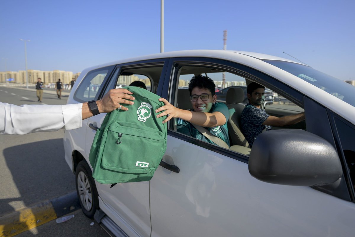 من ملعب الإنماء 🏟️

الجماهير تتوافد 👋🏻
وتستلم حقيبة المشجع 🌟

#كلنا_مع_الأخضر 🇸🇦
#السعودية_أستراليا