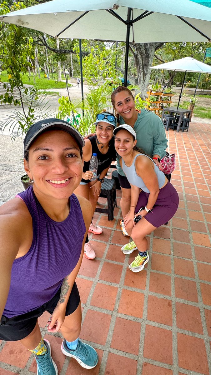 Las tertulias post entrenamiento son lo mejor… pero los encuentros no planificados, esos se llevan el trofeo. Para muestra, esta foto