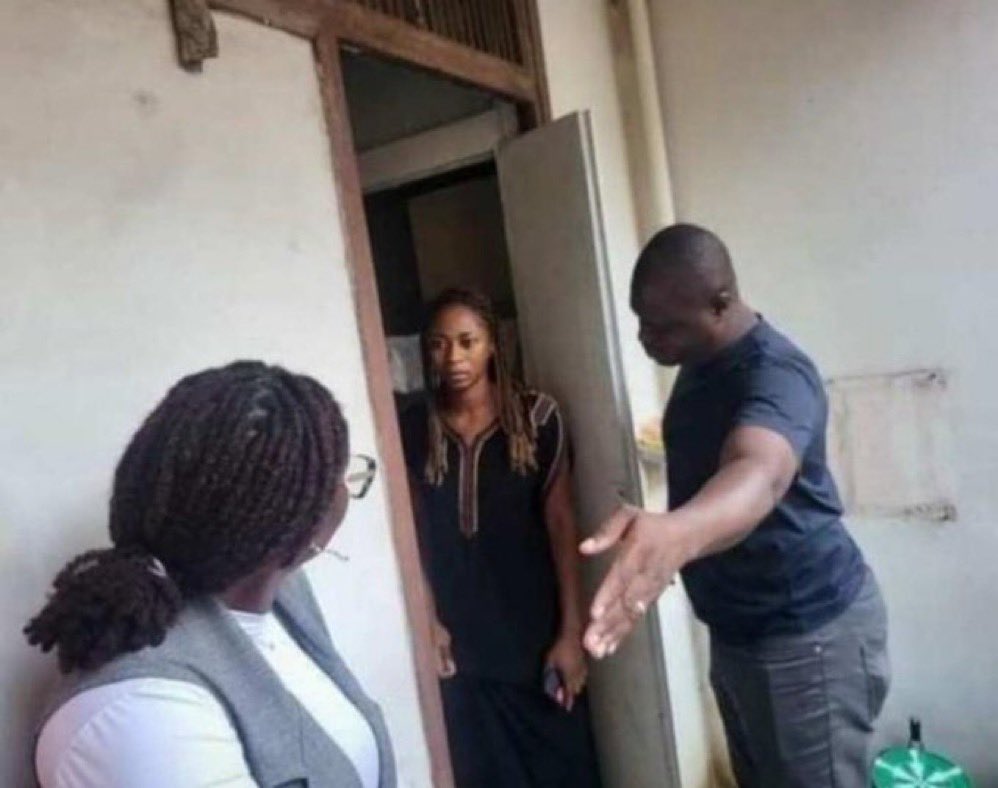 Nyabo fuluma munno amanyi okuyimba ayingire😂