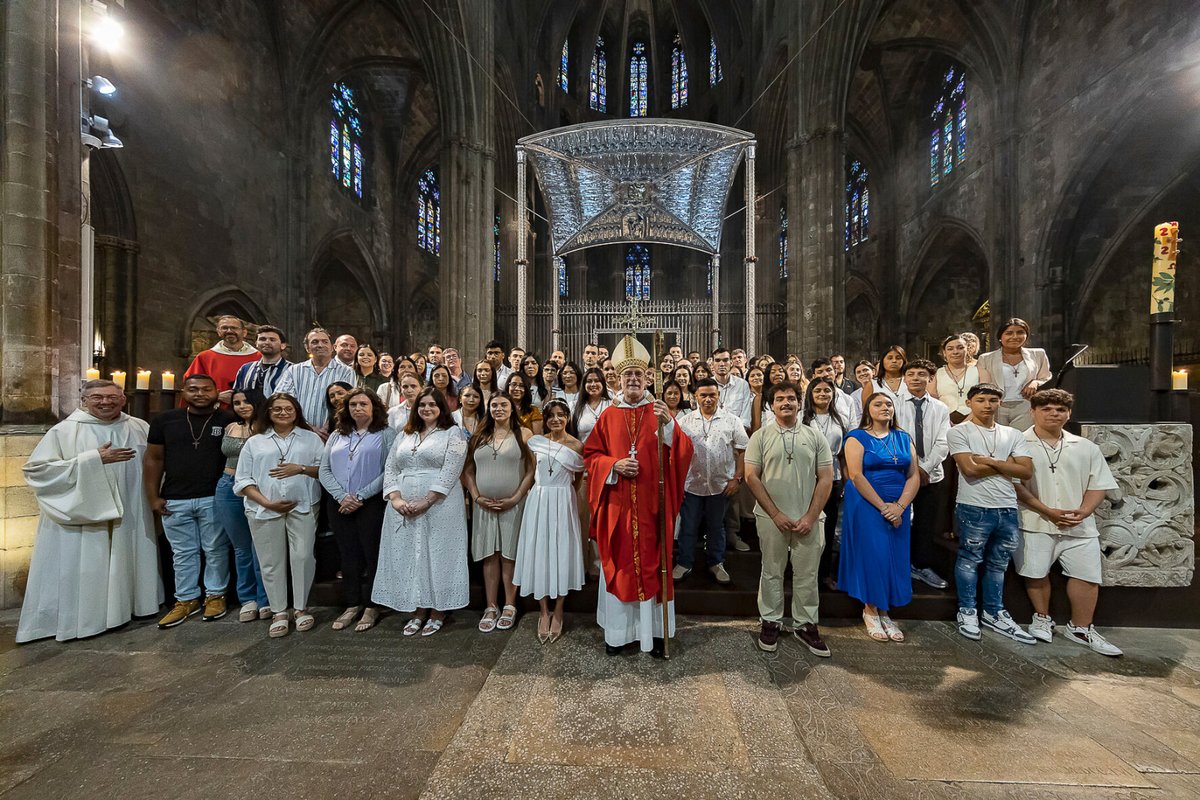 fra Octavi Vilà (@fraoctavi) on Twitter photo «Viure segons l’Esperit és viure essent de Crist, mostrant que Crist és en nosaltres. I viure en l’esperit de Crist significa complir amb el que el Senyor ens ha dit: fer el bé i renunciar a fer el mal».
Confirmació de 72 joves i adults a la <a href="/CatedralGirona/">Catedral de Girona</a>.
Foto: Àngel Almazan. «Viure segons l’Esperit és viure essent de Crist, mostrant que Crist és en nosaltres. I viure en l’esperit de Crist significa complir amb el que el Senyor ens ha dit: fer el bé i renunciar a fer el mal».
Confirmació de 72 joves i adults a la <a href="/CatedralGirona/">Catedral de Girona</a>.
Foto: Àngel Almazan.
