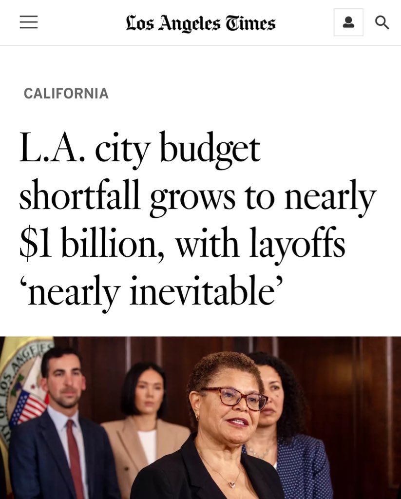 PplsCityCouncil's tweet photo. Never forget that Karen Bass literally bankrupt the city of Los Angeles by giving all of our money to LAPD. The same LAPD that is supporting and collaborating with ICE &amp; DHS.

@MayorOfLA has declared war on the people of this city. https://t.co/R0LiOMncpW