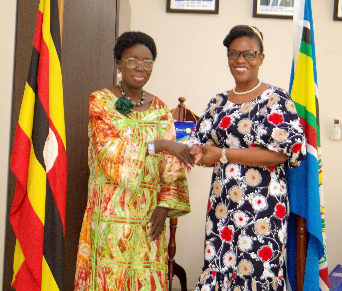 meaca_ug's tweet image. Today, Ms. Annet @SMannette1, @jumuiya Deputy SG for Customs, Trade & Monetary Affairs, met Rt. Hon. @RebeccaKadagaUG in Kampala. Discussions focused on regional trade, customs policy & economic integration. Strengthening Uganda’s role in EAC trade growth!#EAC #TradeIntegration