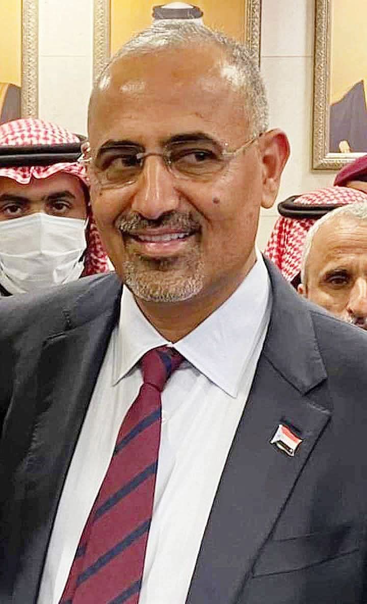 أنت فخر الجنوب يازعيمنا الاعظم وقائدنا وحبيبنا وزعيمنا فخامة الرئيس عيدروس الزبيدي حفظه الله ورعاه ♥️ وراية المجد الأبي
فيك الشموخ انكتب اسمك بتاريخ المجد ومنك البطولة تبتدي
من العاصمة  عدن لك في القلوب ألف صدى
أنت للشعب أمل، وللعزّة مدى

يا عيدروس يا هيبة بين كل الصفوف
انت نعمه