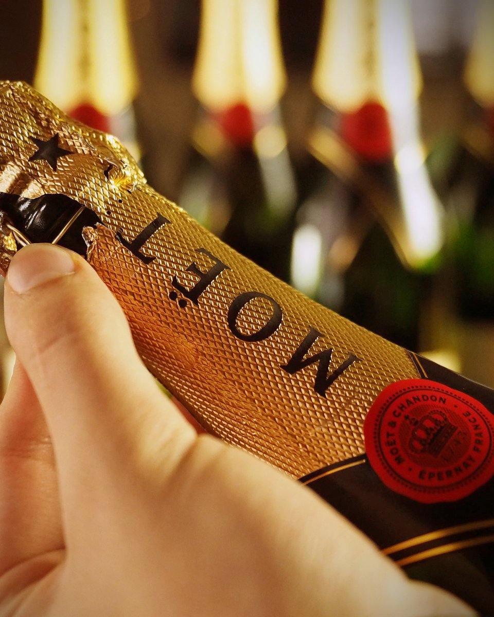 luxafriqueshop's tweet image. Good friends, great vibes, and Moët &amp;amp; Chandon — because every moment’s better with bubbles. 🍾✨

Shop #Moetandchandon on #LuxAfriqueBoutique or check out our big champagne collection!