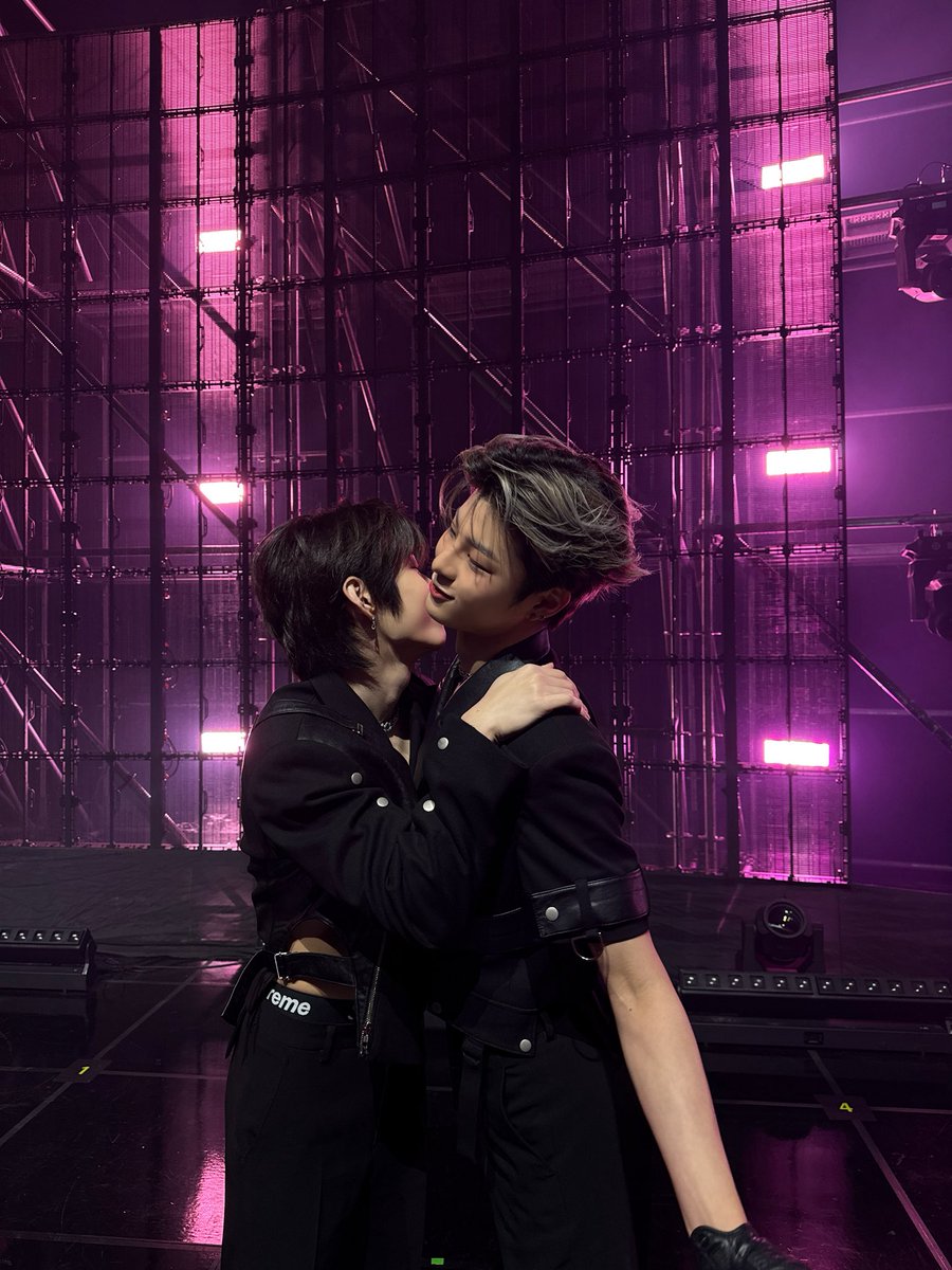 왜 이런거 밖에 없지..

해피 벌쓰 dey다 클래식🥳

#시온 #SION
#핫보이_데이의_핫한_벌쓰데이