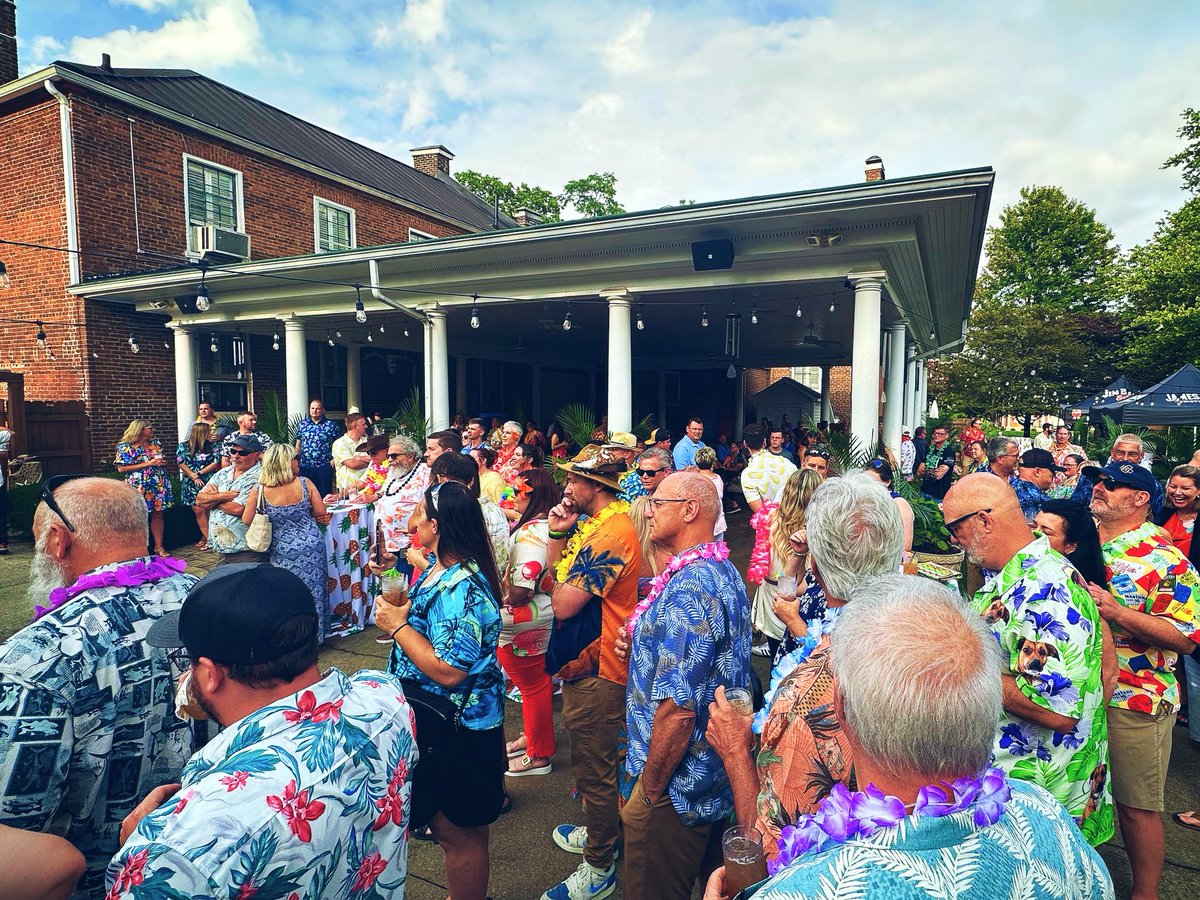 FirebirdBo's tweet photo. I had a blast seeing my friends &amp; hanging at the @JimBeam Luau last night. What a cool way to kick off #BourbonWeek. Great #Friends &amp; great #Bourbon! 
#KentuckyBourbon #BourbonCocktails https://t.co/t3WmSAGUhr
