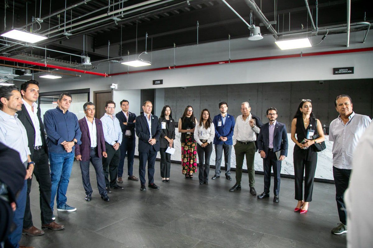 El <a href="/conseqro/">Consejo Querétaro para la Planeación Estratégica</a> visitó el Complejo de Seguridad #Rhino, donde realizaron una sesión de trabajo y un recorrido; durante la visita, el gobernador <a href="/makugo/">Mauricio Kuri</a> y el secretario <a href="/IovanPH/">Iován Pérez.</a> compartieron acciones que se impulsan desde este Complejo. #Contigo