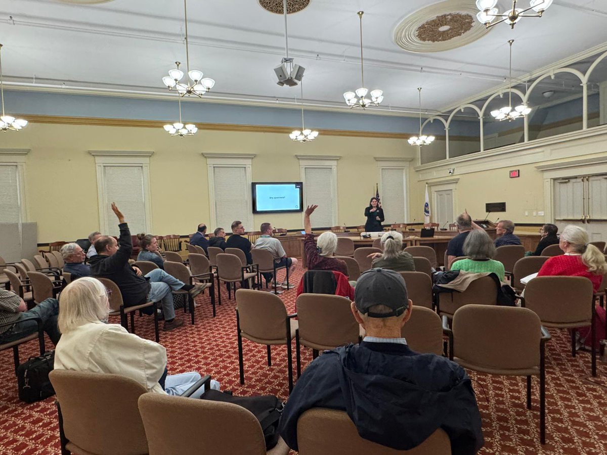 JamieEldridgeMA's tweet image. Last night, many constituents attended Energy Costs 101 briefing in #Acton by #GreenEnergy Consumers Alliance! GECA did a great job of explaining challenges in reducing energy costs, complex regulations around electricity &amp;amp; gas &amp;amp;  different ways consumers can lower their bills.