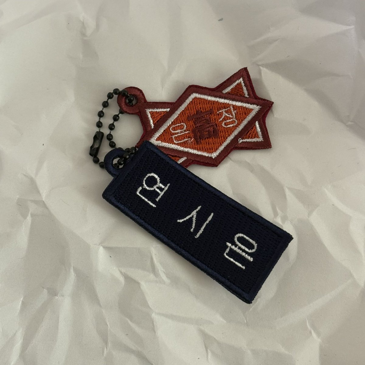 #RT 3분 추첨 키링 나눔

06/12(목) 18:00 벽산, 은장 안수호 연시은 키링 폼이 오픈됩니다. 
각 키링별 수량은 19개이며, 판매 완료시 폼은 종료됩니다. 많은 관심 부탁드립니다. (_ _)

witchform.com/deposit_form/8…