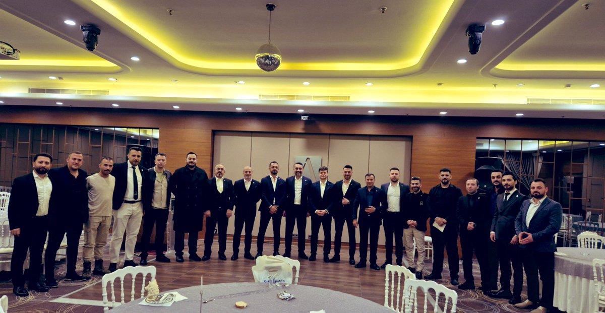 İkna edilmişlerle yola çıkılmaz. 
Yola inanmışlarla çıkılır..
<a href="/altinorducmyt/">Altın Ordu Cemiyeti</a> 
<a href="/CanerKara_Tayma/">Caner Kara</a>