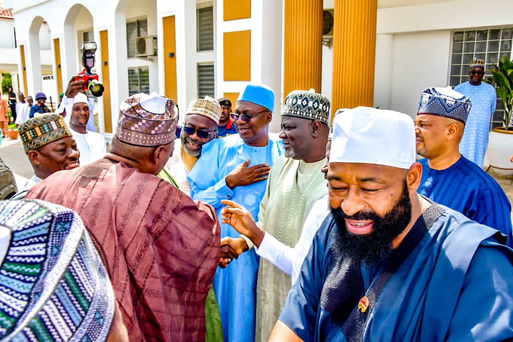 Chiefpressngs's tweet photo. MOKWA FLOOD: GOVERNOR ZULUM OF BORNO STATE PAYS CONDOLENCE VISIT, DONATES N300 MILLION 

Borno State government has donated the sum of N300 million to Mokwa flood victims.

Borno State Governor, Prof. Babagana Umara Zulum announced the donation when he led a State delegation on https://t.co/iIsYT9XvRN
