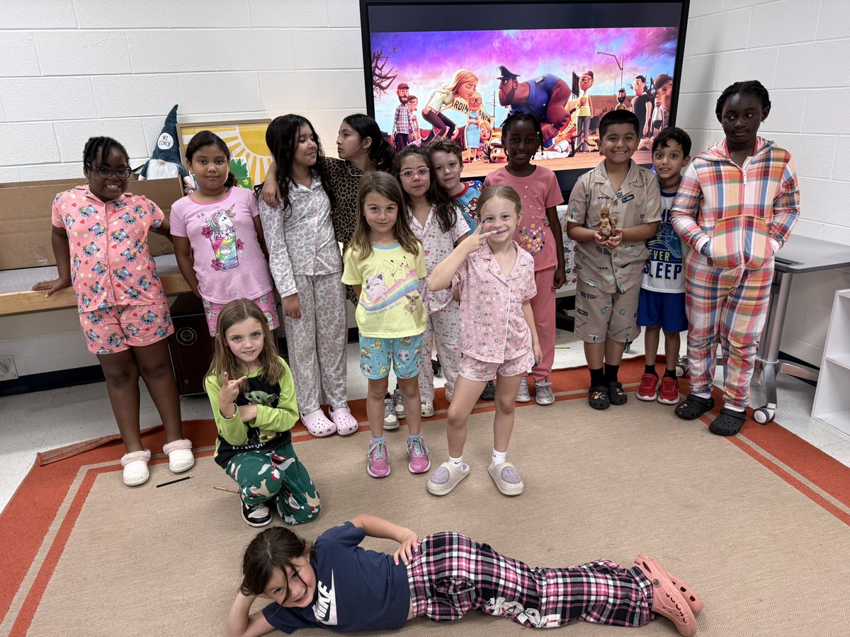 MissElizabethB tweet media