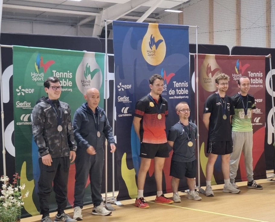 Ce week end avait lieu le championnat de France handisport 2025 à Auch et je repars avec 3 médailles ! 💪🏼

Médaille d'Or 🥇 en simple 
Médaille d'Or 🥇 en double hommes
Médaille d'Argent 🥈 en double mixte 

Prochain rendez-vous, le semaine prochaine en Tchéquie 🇨🇿