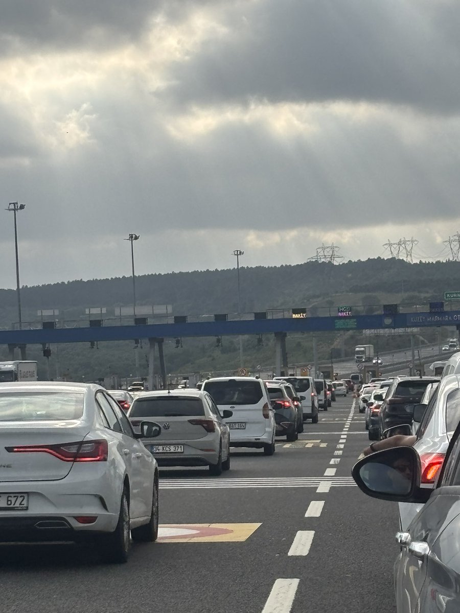 Ulaştırma ve Altyapı Bakanlığı acil olarak başta Kuzey Marmara Otoyolu olmak üzere tüm otoyollardaki gişeleri kaldırmalı. 15 Temmuz Şehitler Köprüsü ve FSM’deki gibi plaka tanıma sistemi uygulanmalı. <a href="/UABakanligi/">T.C. Ulaştırma ve Altyapı Bakanlığı</a>