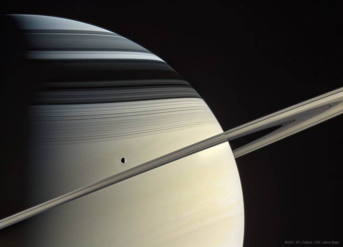 Il y a 20 ans, 10 juin 2005, le vaisseau spatial de la <a href="/NASA/">NASA</a> qui portait le nom du savant niçois Cassini envoyait cette photo de Saturne et de sa lune glacée, Téthys.
Giovanni Domenico Cassini, a découvert Téthis en 1684.
#Perinaldo #CounteadeNissa 
#Nice #NiceRendezVous® #Nice06