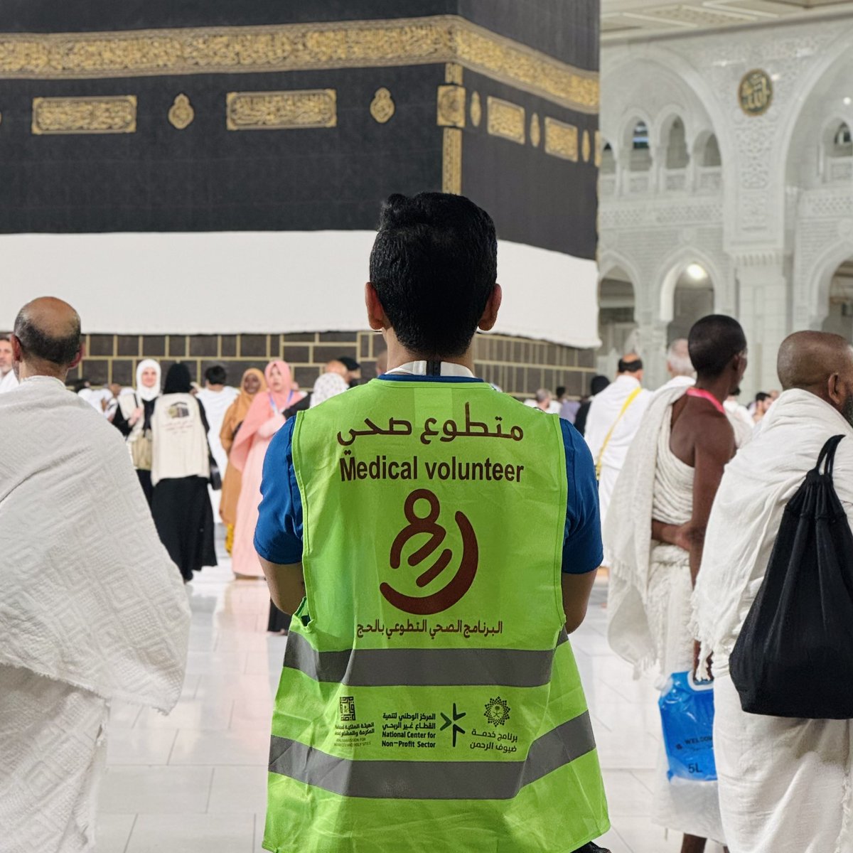 e_e_454's tweet photo. الحمد لله الذي جمعنا على طاعته، وتشرفنا بخدمة ضيوف الرحمن. ✨🤍

وشكراً لإخواني وأصحابي الذين كانوا عوناً لي وسنداً، جعلنا الله ممن يتعاونون على البر والتقوى.  
هذه الذكريات تبقى في القلب، ونسأل الله أن يتقبل منا ومنكم، وأن يكتب الأجر لكل من ساهم في هذه الخدمة.
#بهمة_سرينا17 https://t.co/c6z22O4E2a