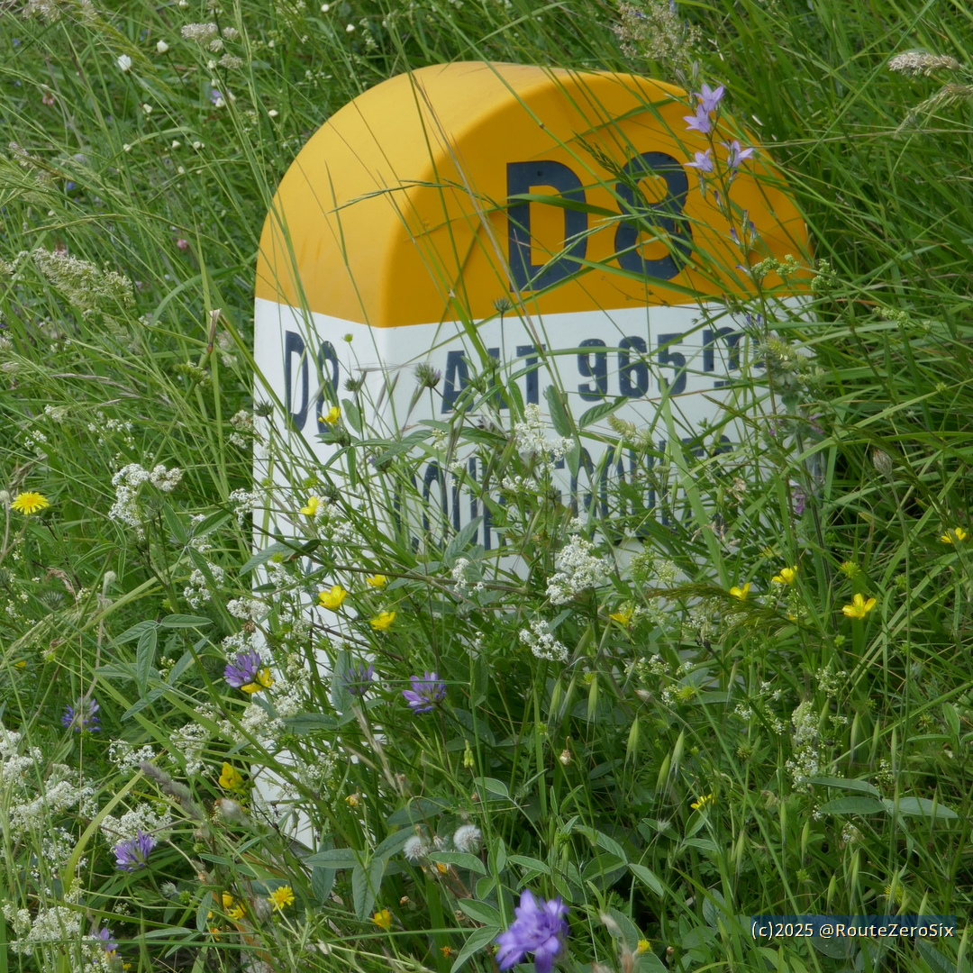 routezerosix's tweet image. Borne kilométrique en fleurs 😍

#Coursegoules #AlpesMaritimes #PreAlpesdAzur #CotedAzurFrance