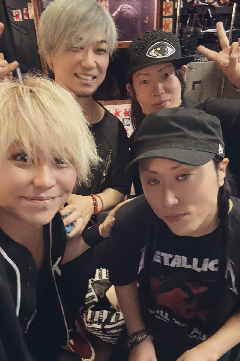 kingryoworld's tweet photo. with NEiN

シュンちゃんに久しぶりに会えて嬉しかったなぁ〜☺️✨

NEiNとてもカッコよかった👍

おかげでワタシも火がつきまして🔥

また演りあえる日を楽しみにしています！ https://t.co/9SmGKntSDt