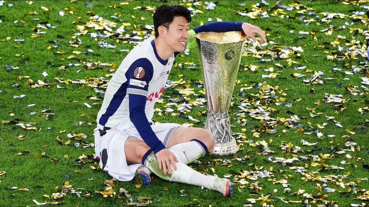 🎙️| Heung-min Son on rumours suggesting he might leave Tottenham: 

"I still have one more year left on the contract. Rather than saying anything at this moment, I think we should all wait and see what happens. But no matter where I end up, I will always do the best I can. It