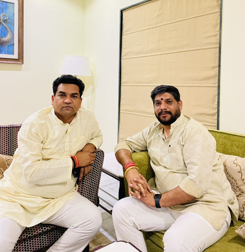 वाह रे वाह मेरा हिंदू समाज इतना जल्दी भूल गए 😡
#IStandWithKapilMishra
जब तुम्हारे साथ कोई खड़ा नहीं था जब वो तुम्हारे साथ सीना ठोककर आपके साथ खड़ा था उदयपुर के कन्हैयालाल जी की हत्या का मामला हो, बहन नूपुर शर्मा का विषय हो या फिर दिल्ली दंगों में मारे गए उत्तराखंड के दिलबर नेगी